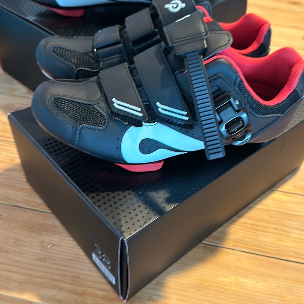 Women Peleton shoe 6/38